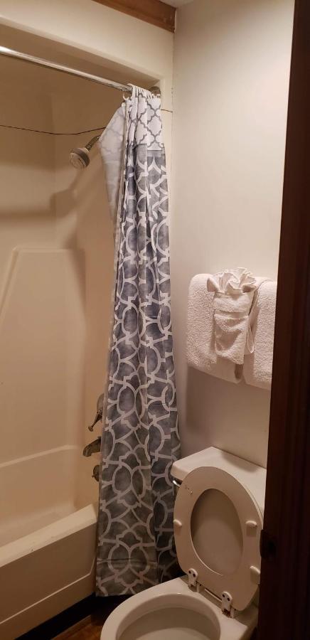 Deer Creek Motel Cambridge Bagian luar foto